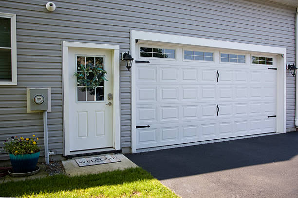 24/7 Emergency Garage Door Panel Replacement experts in Roman Forest, TX